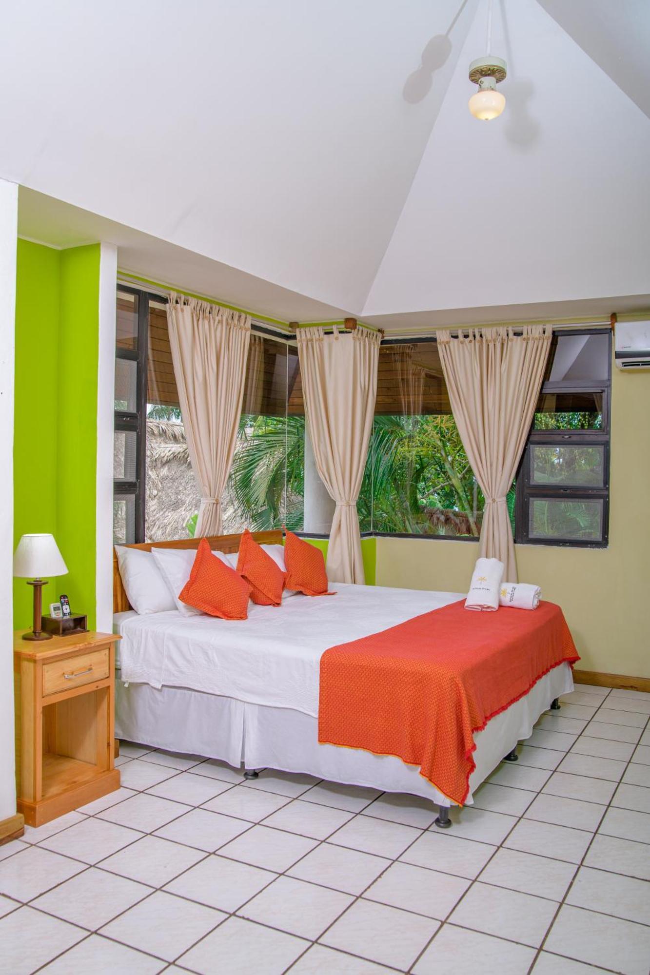 Banana Palms Hotel Рио-Дульсе Экстерьер фото