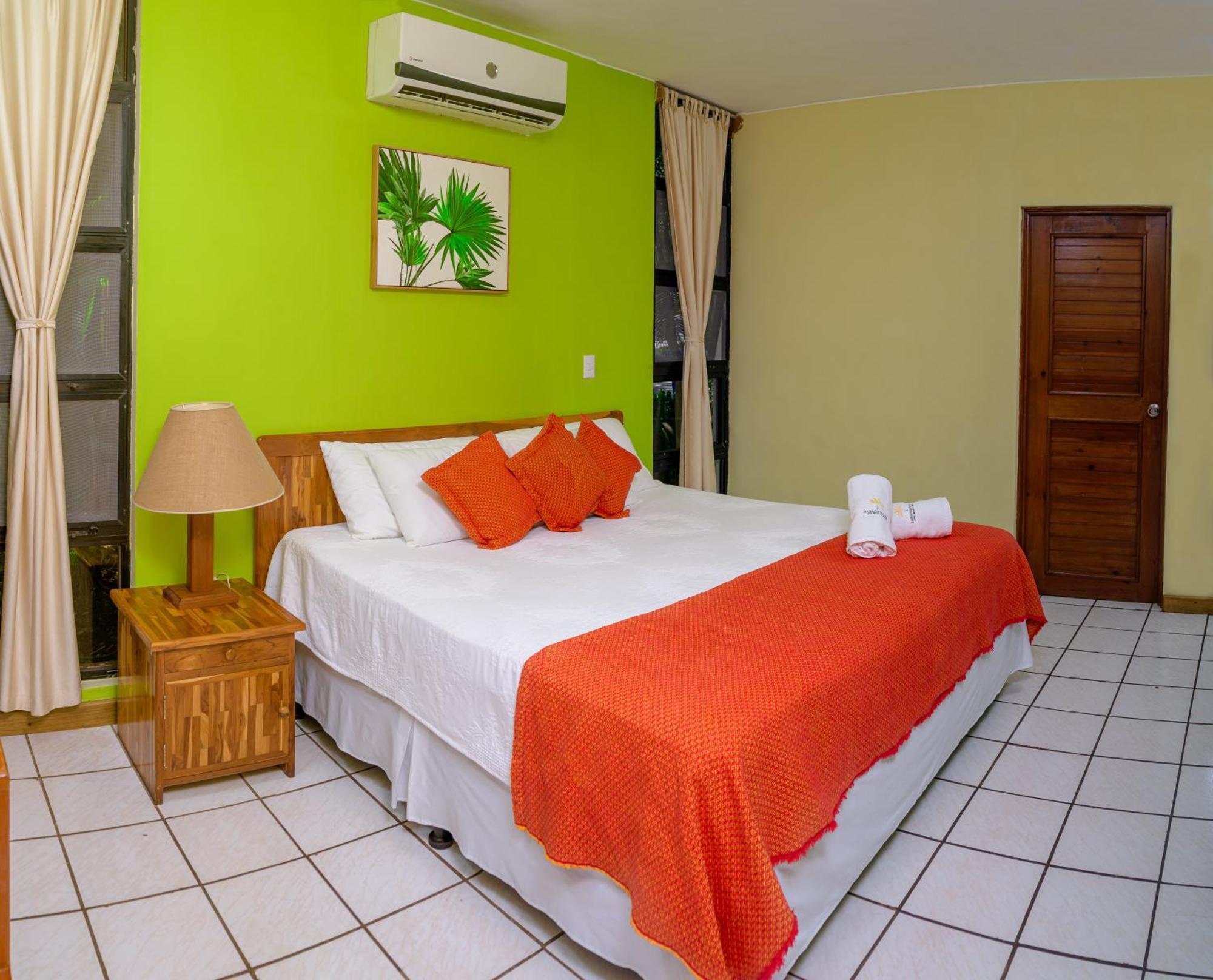 Banana Palms Hotel Рио-Дульсе Экстерьер фото