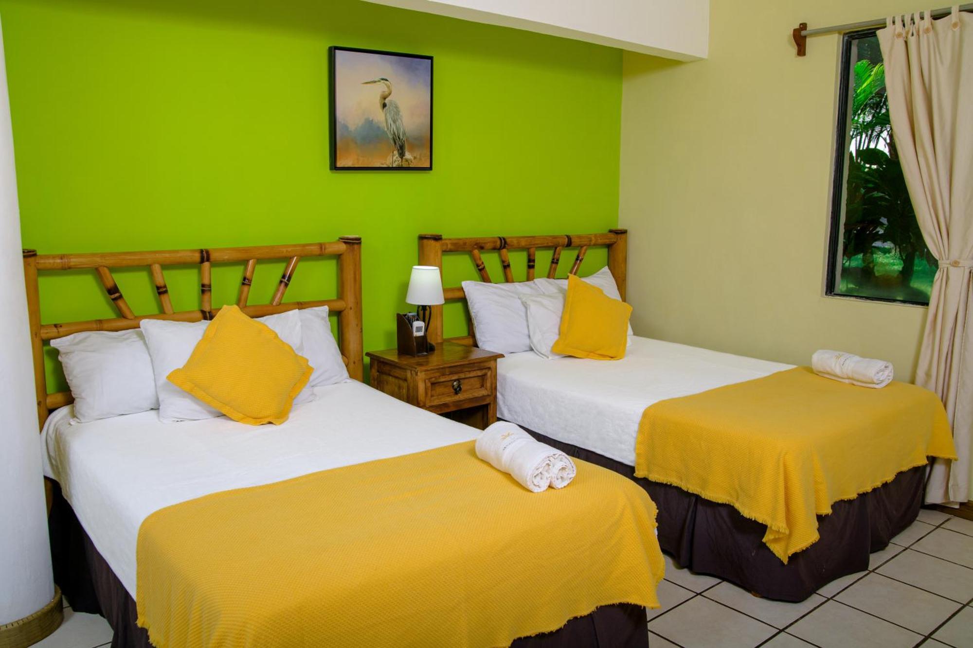Banana Palms Hotel Рио-Дульсе Экстерьер фото