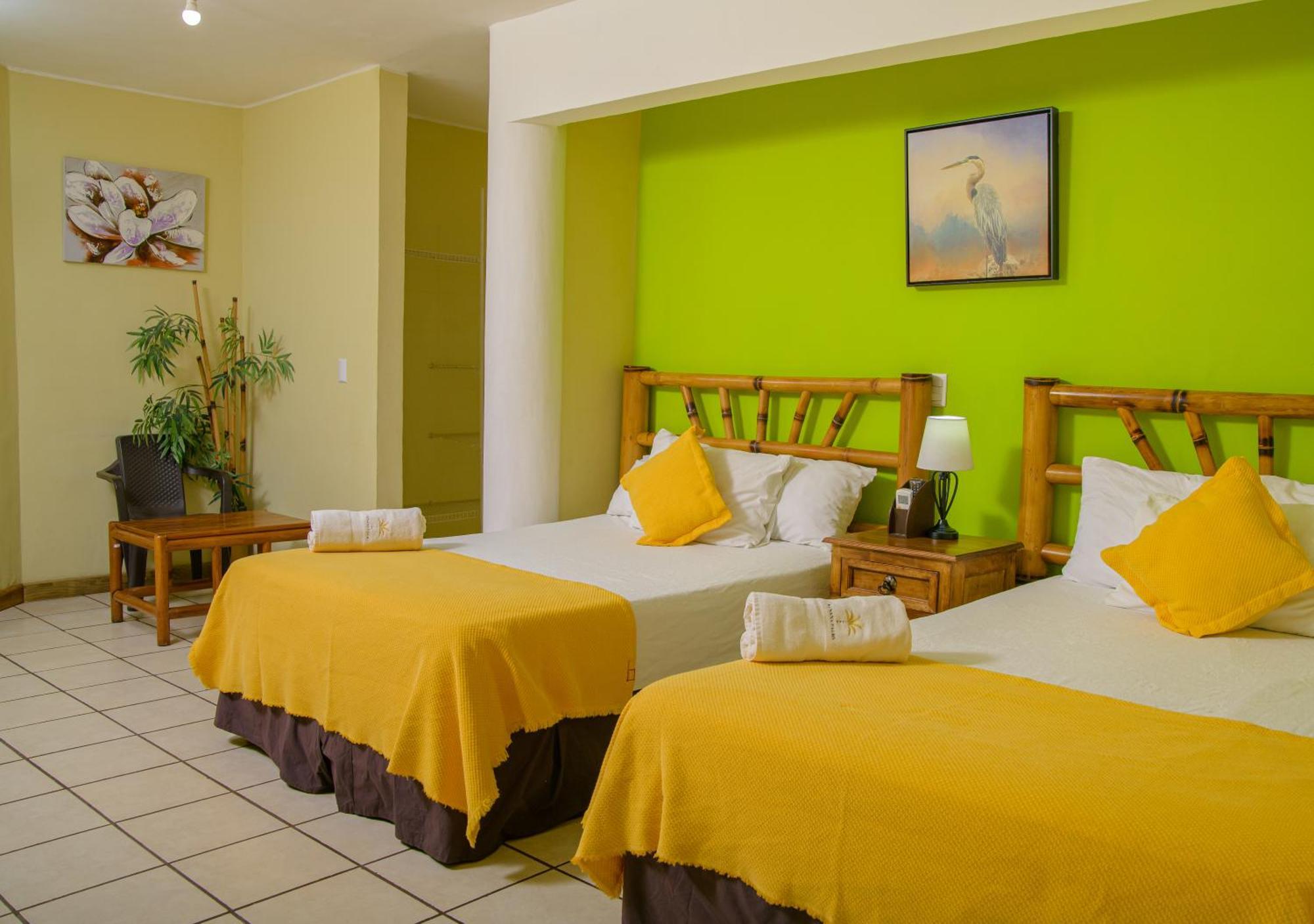 Banana Palms Hotel Рио-Дульсе Экстерьер фото