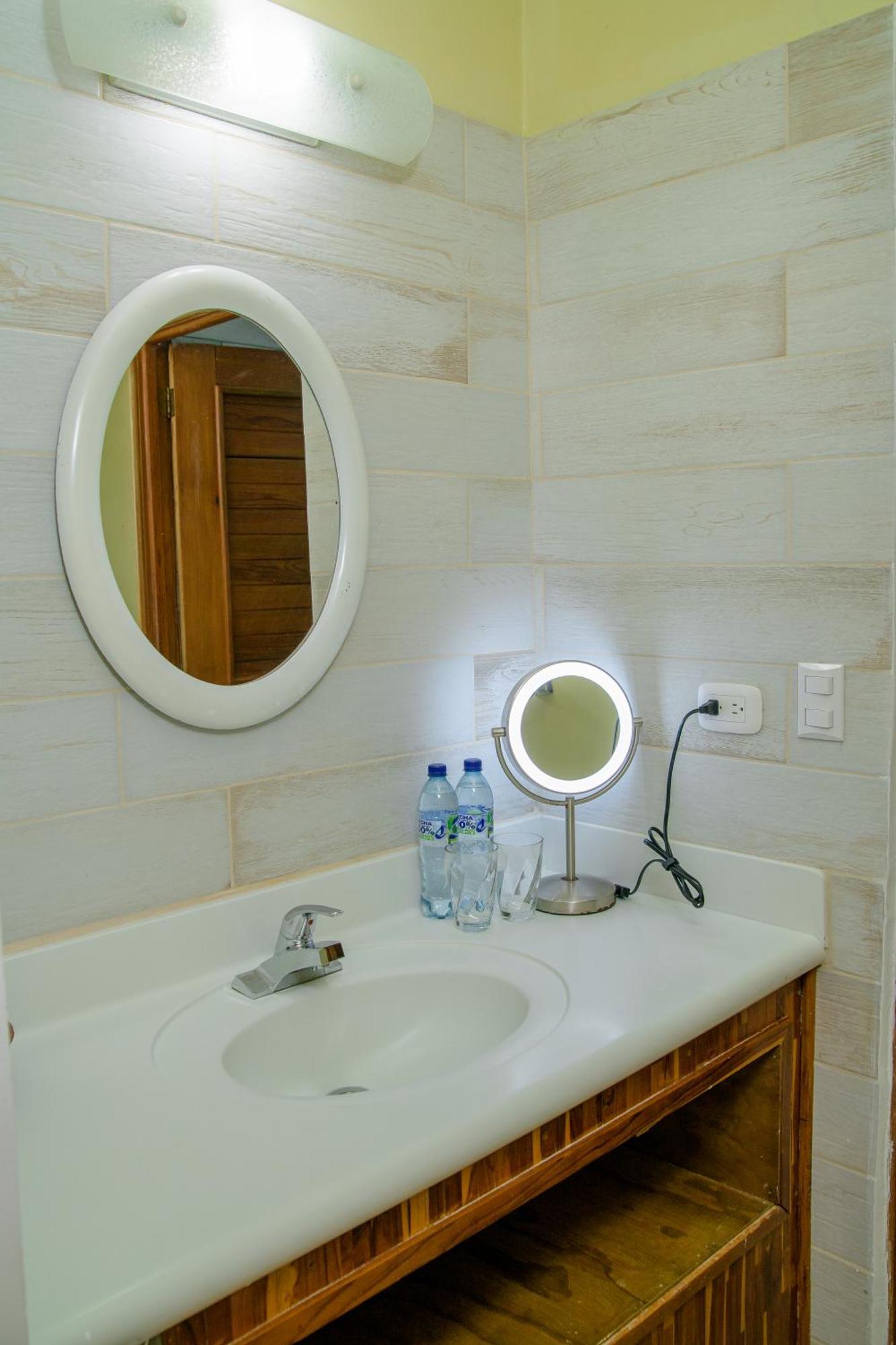 Banana Palms Hotel Рио-Дульсе Экстерьер фото