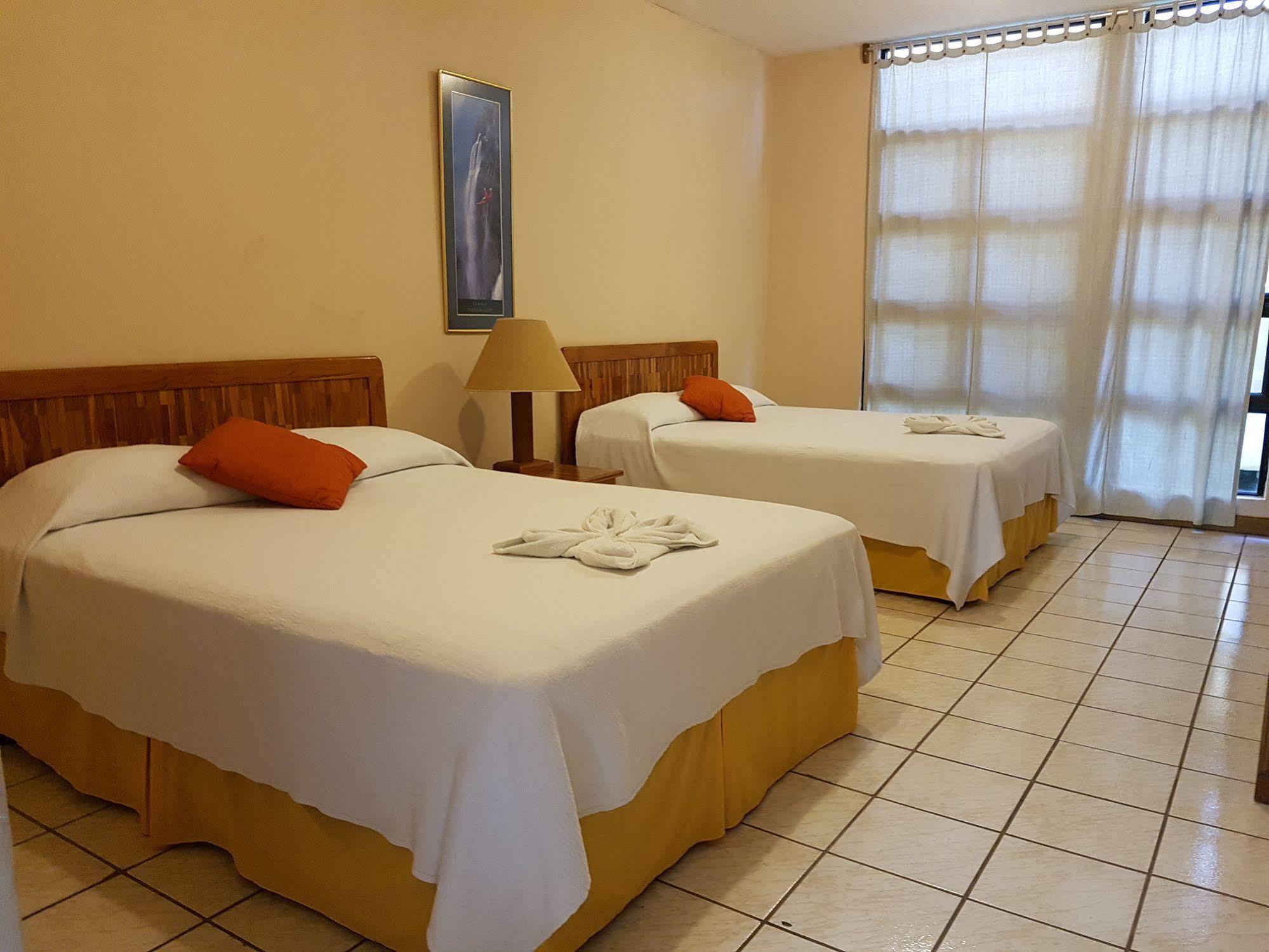 Banana Palms Hotel Рио-Дульсе Экстерьер фото