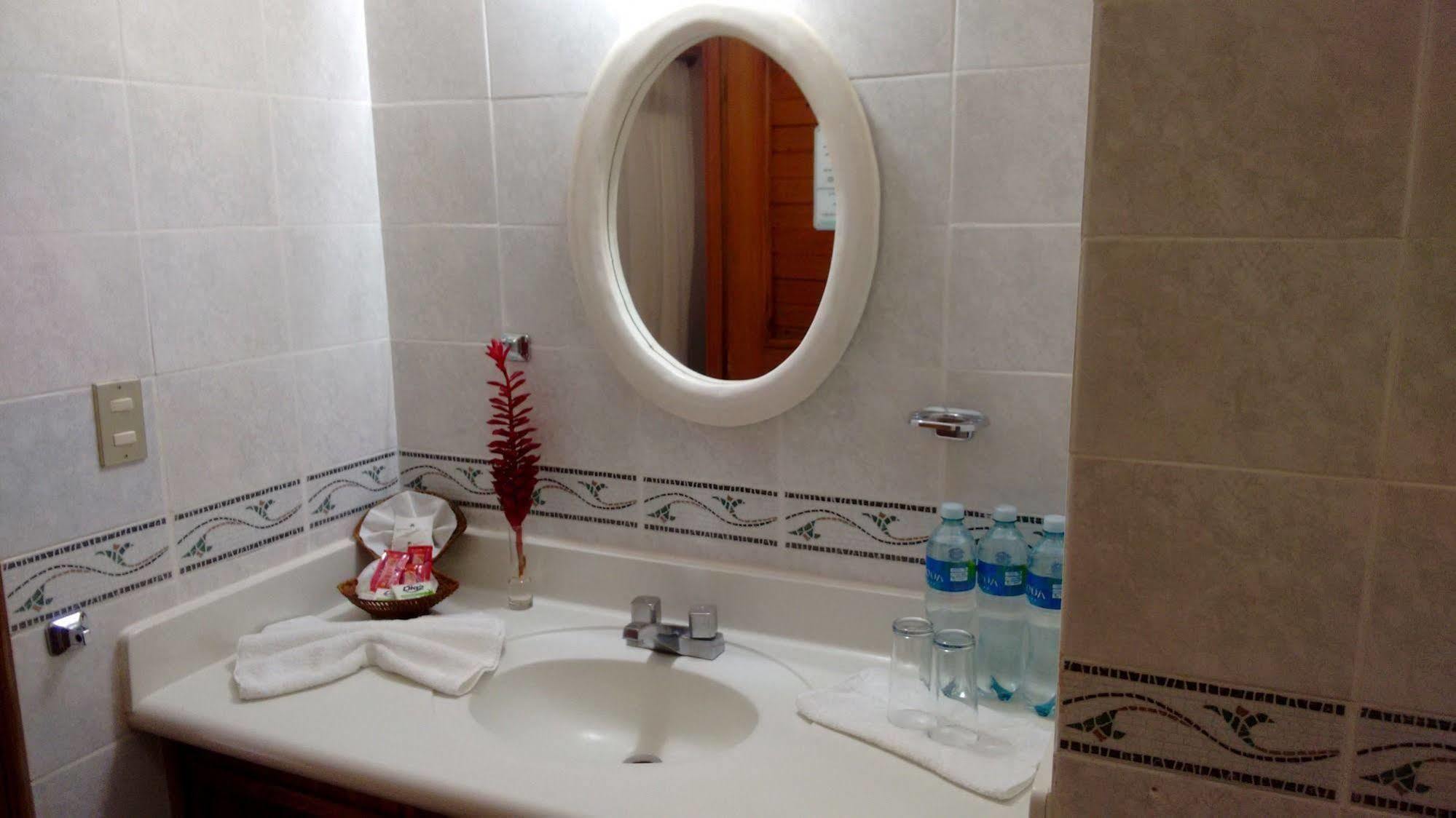 Banana Palms Hotel Рио-Дульсе Экстерьер фото