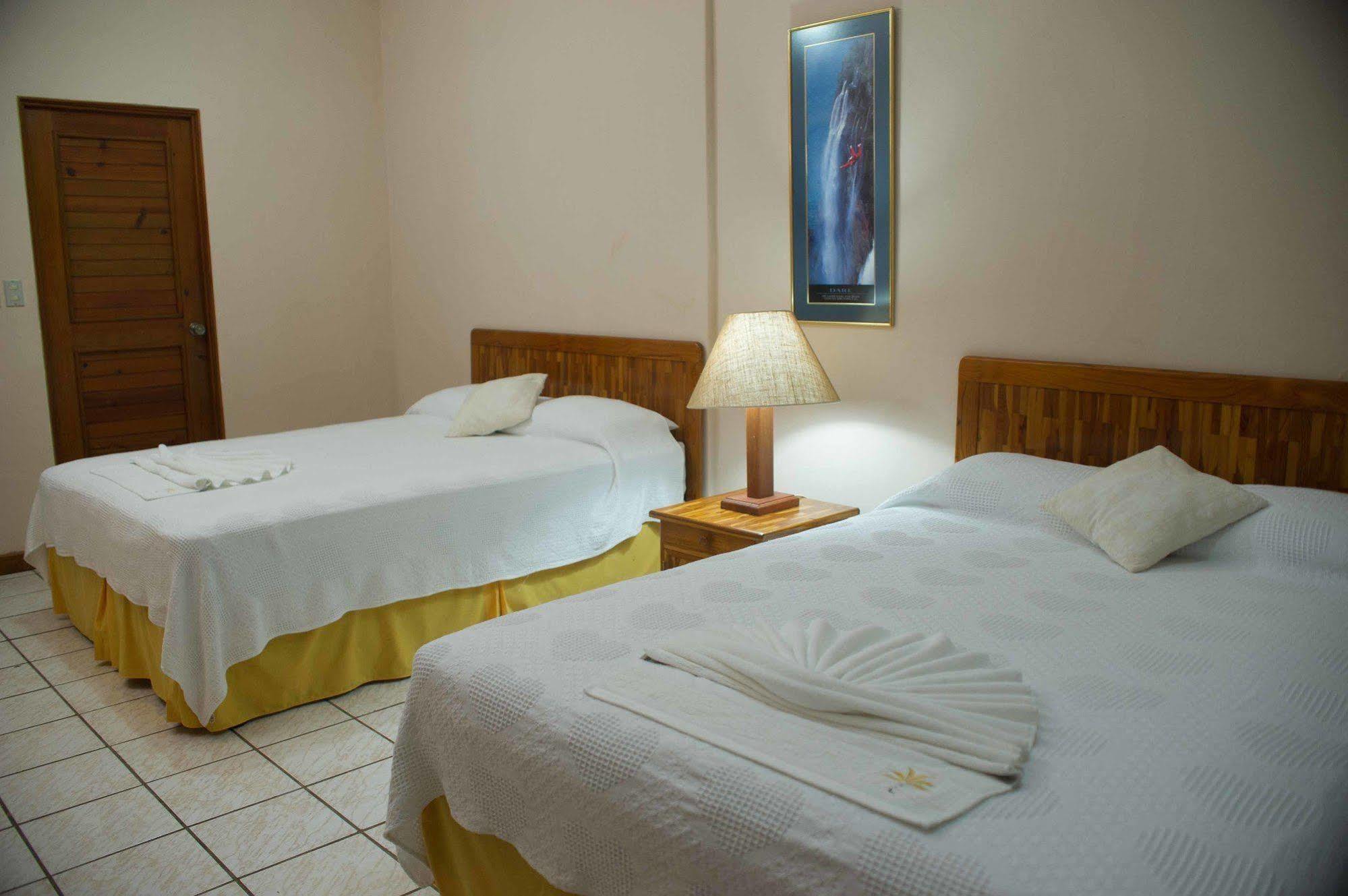 Banana Palms Hotel Рио-Дульсе Экстерьер фото